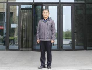 校友的感人事迹